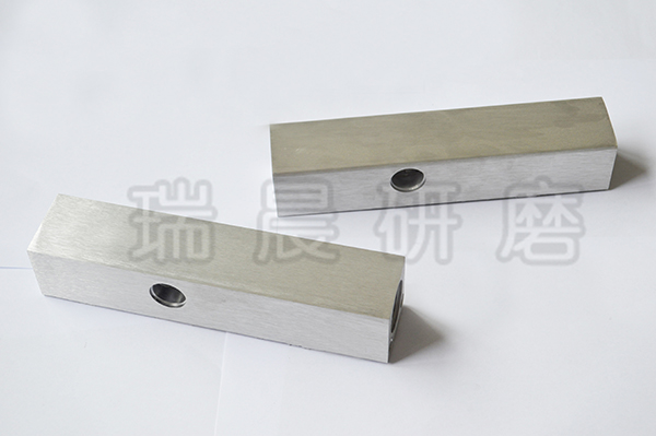 研磨加工門閉器